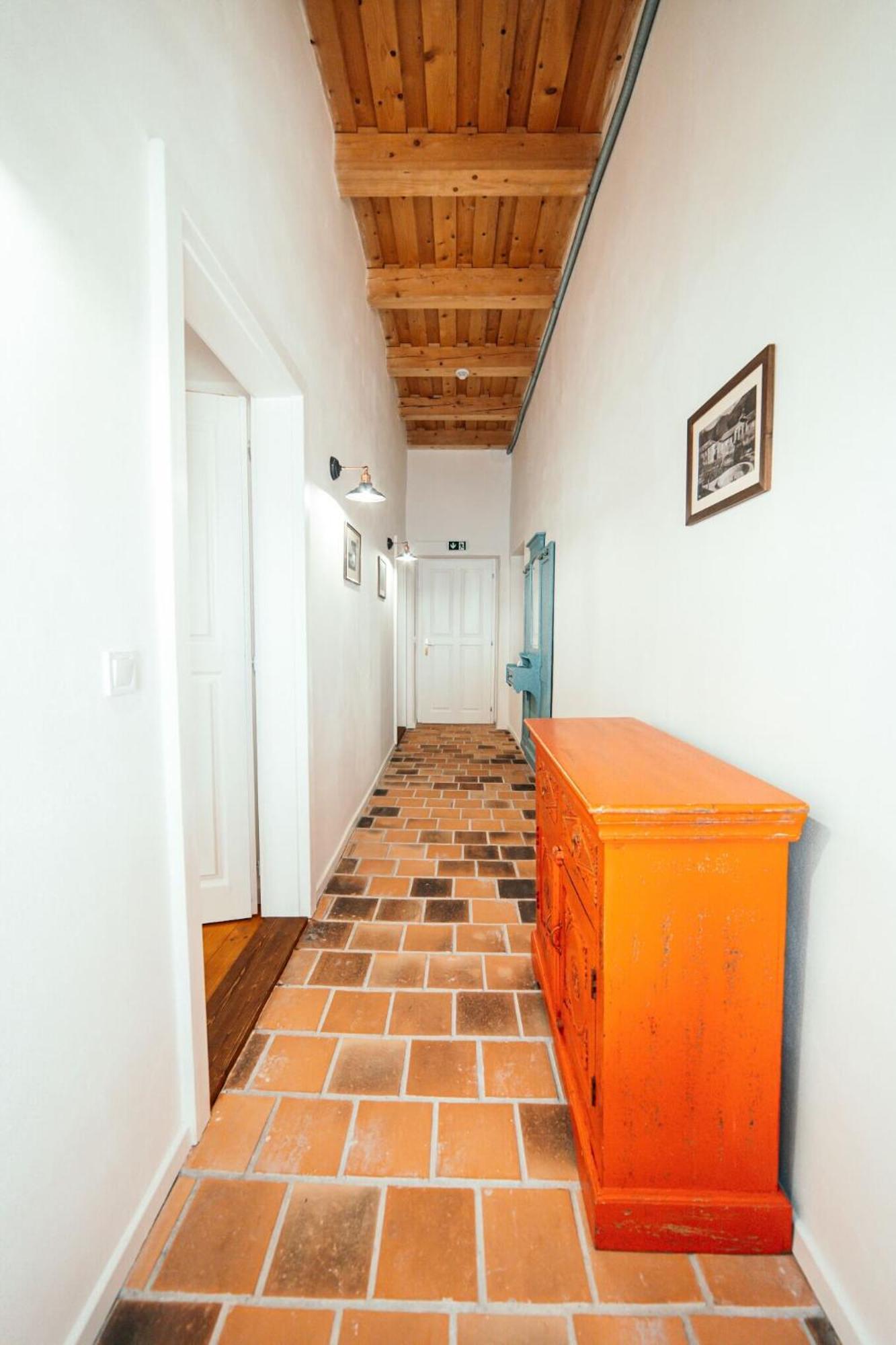 Cosmopolitan* Hostel