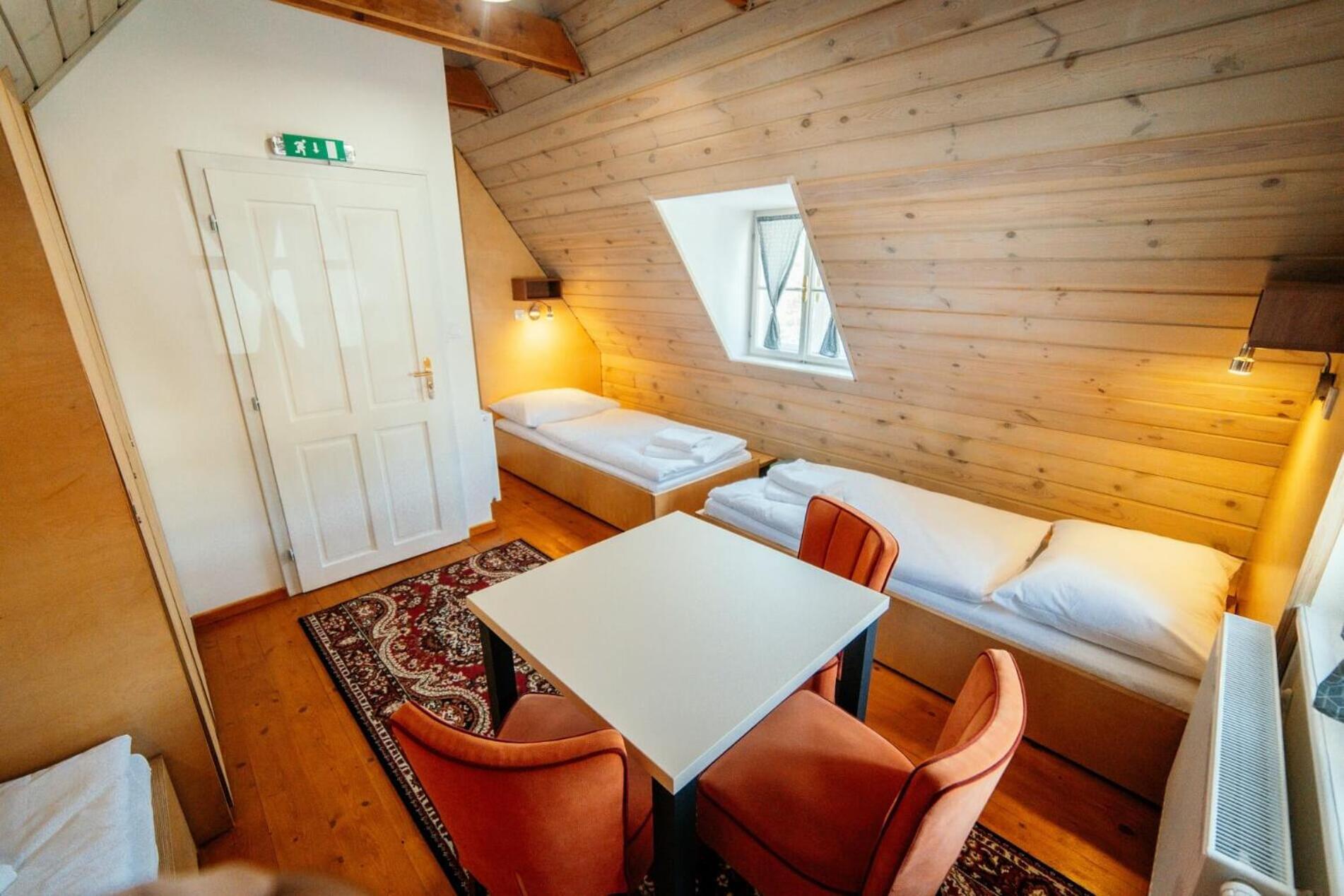 Cosmopolitan* Hostel
