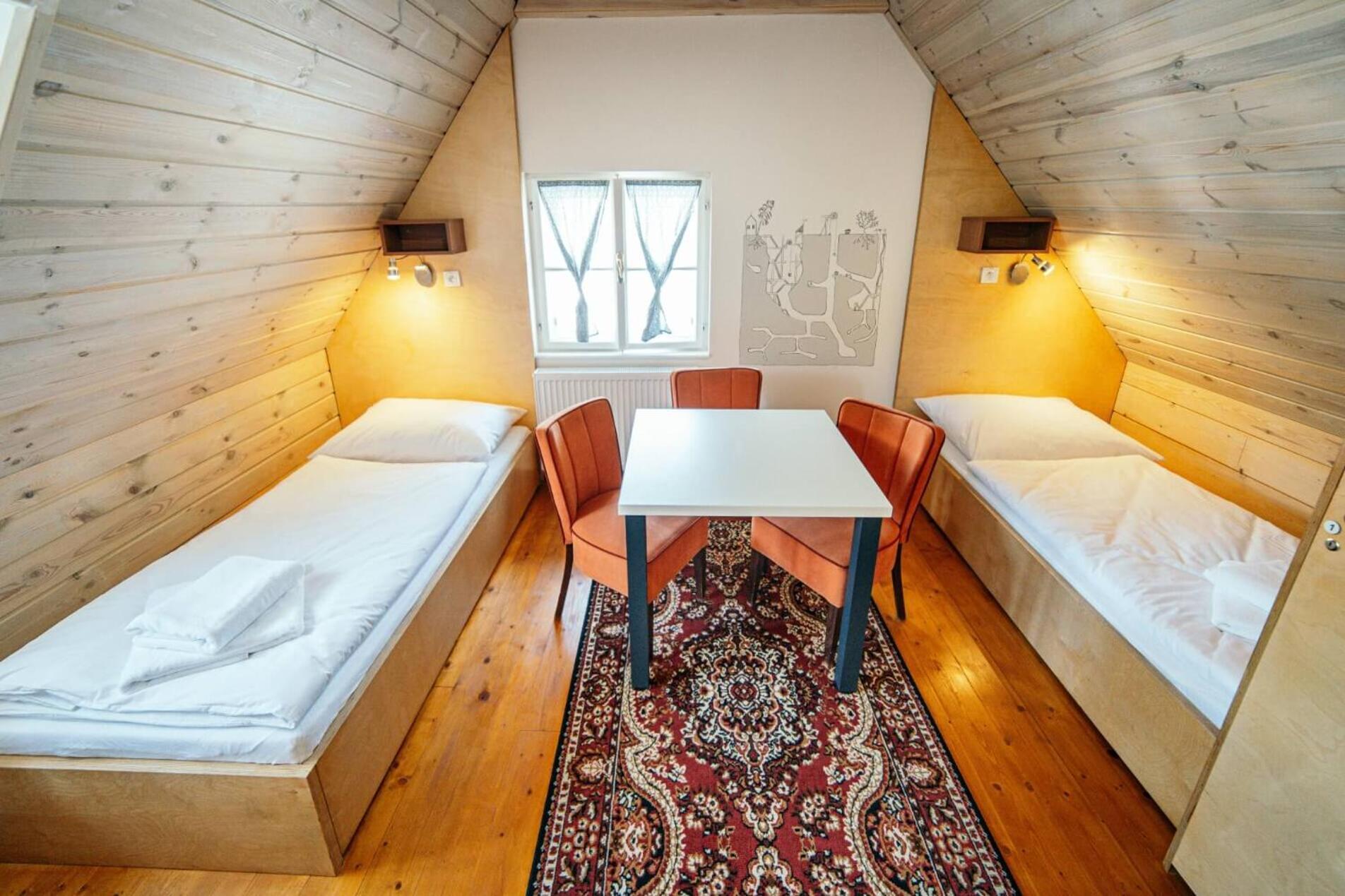 Cosmopolitan* Hostel *