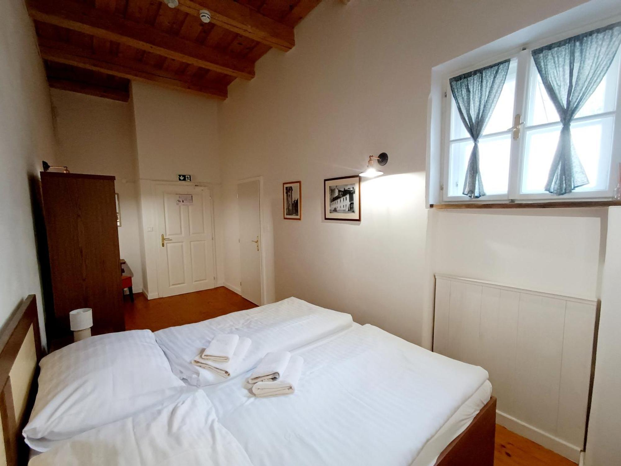 Cosmopolitan* Hostel