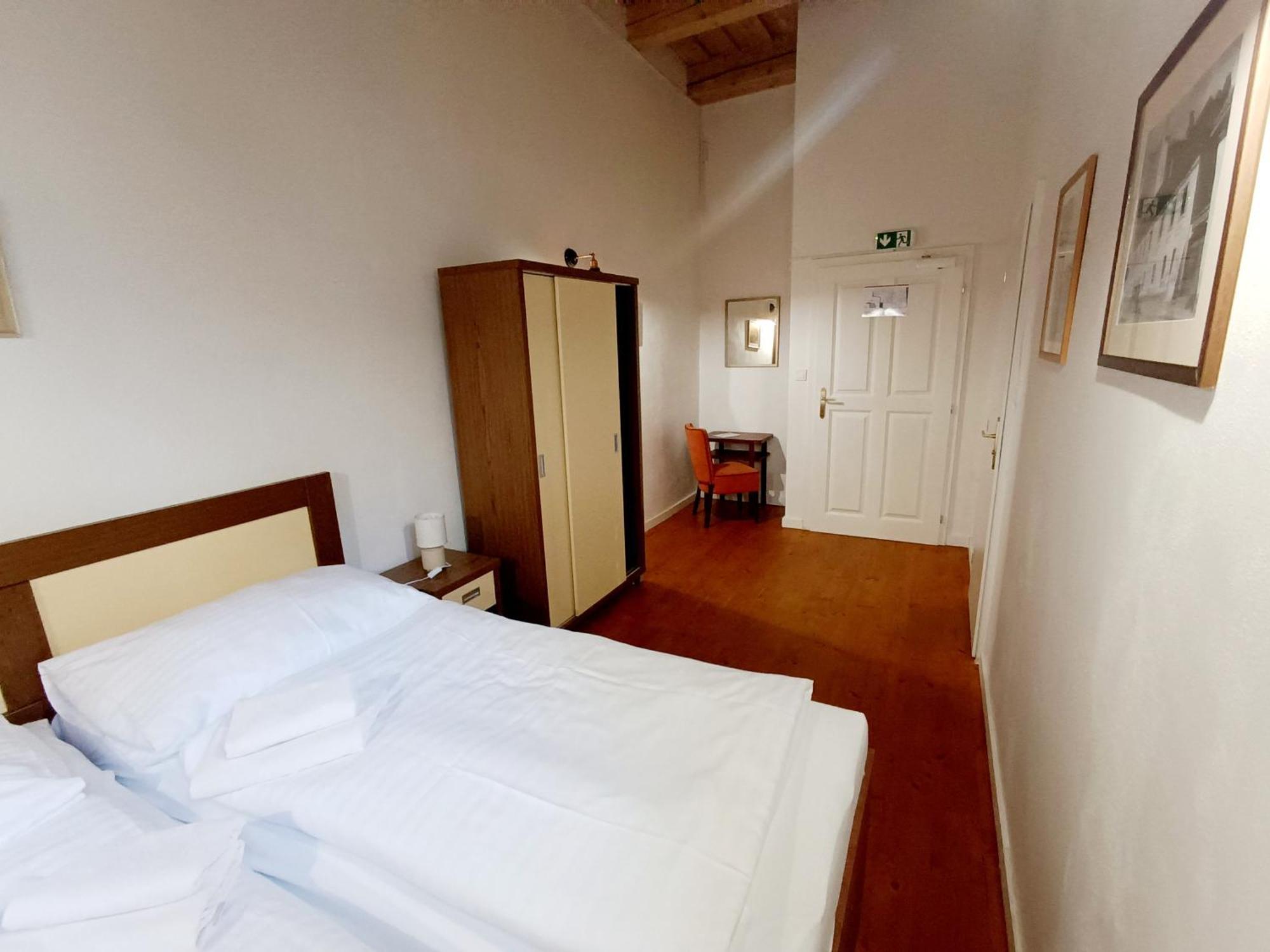 Hostel Cosmopolitan*